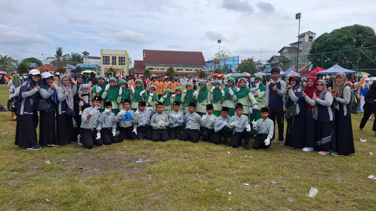 Semangat Menggema dari Babulu — Dua Regu MIT NU Bina Ul Muhajirin Tampil Perdana di Ajang Gerak Jalan